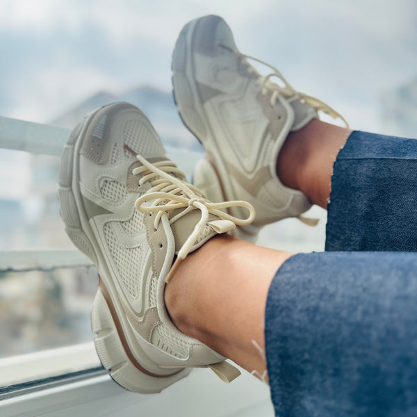 Zapatillas beige estilo New balance