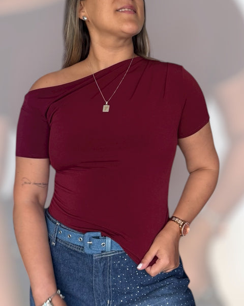 Polera Camelia burdeo