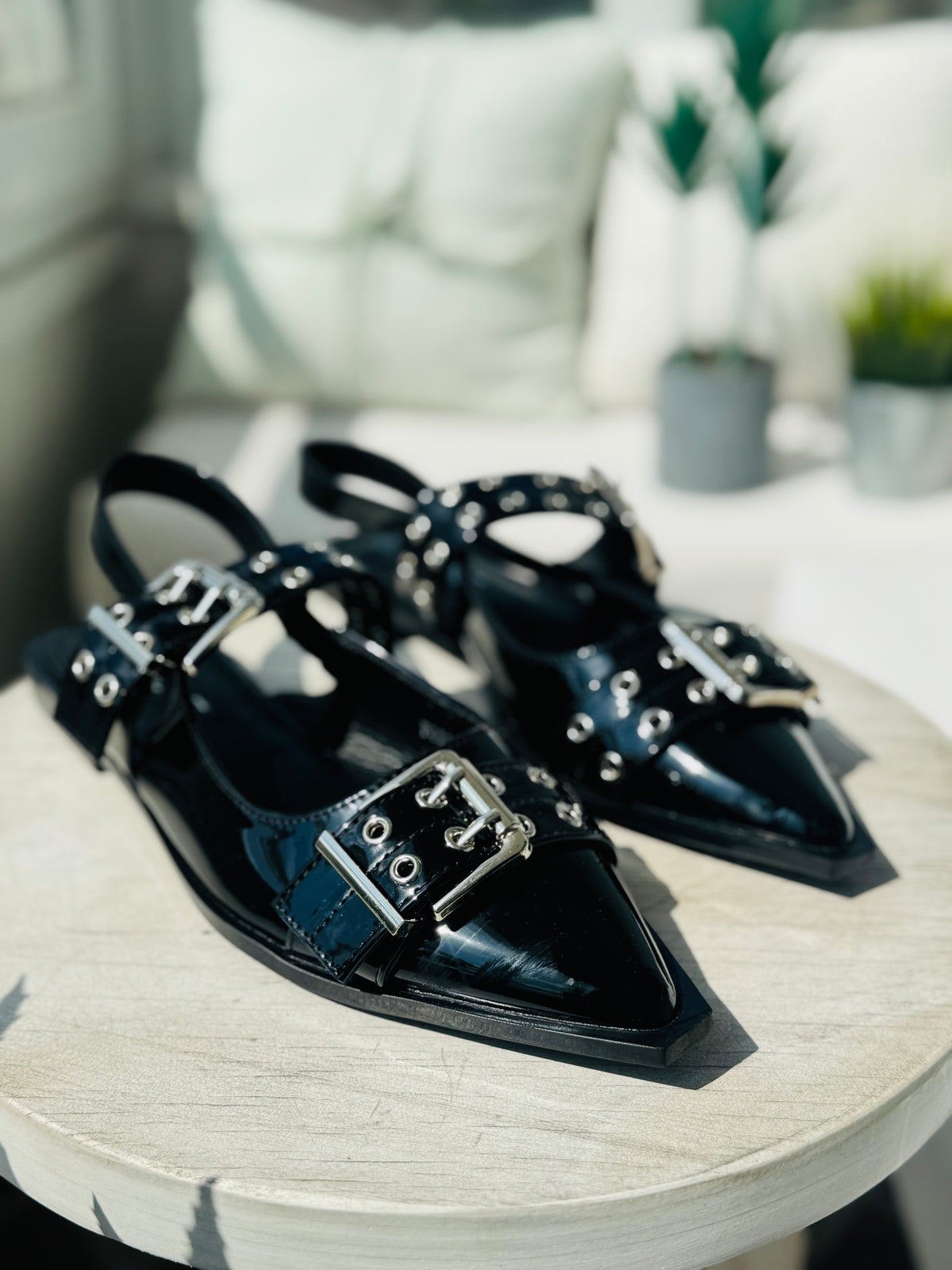Zapato Abigail negro charol
