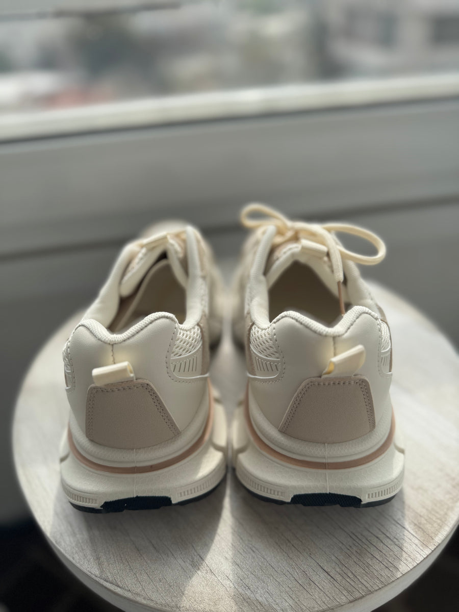 Zapatillas beige estilo New balance