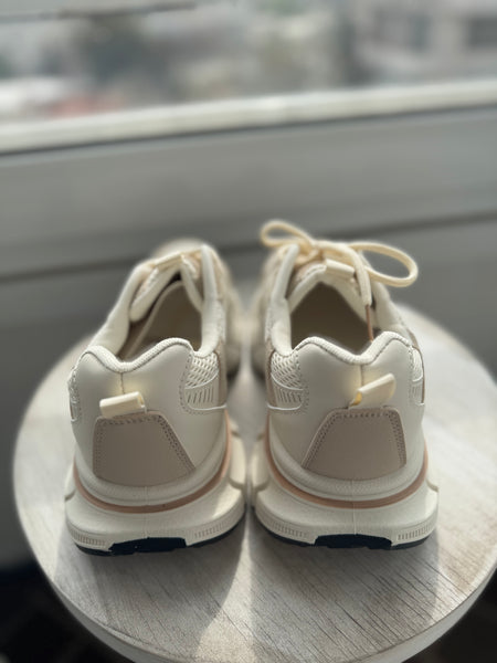 Zapatillas beige estilo New balance