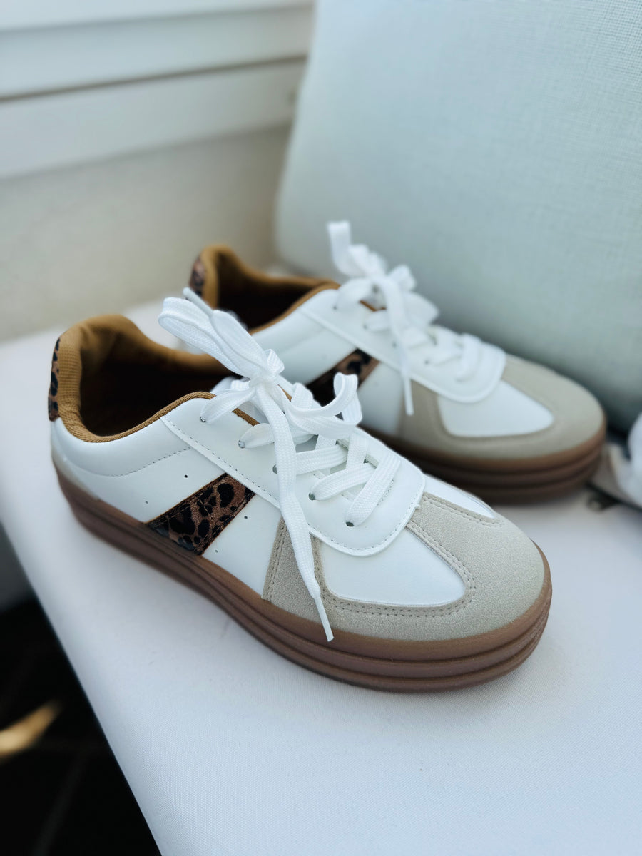 Zapatillas blancas leopardo