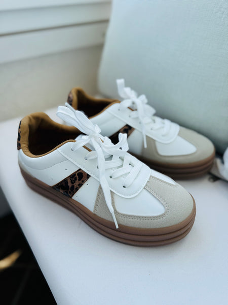 Zapatillas blancas leopardo