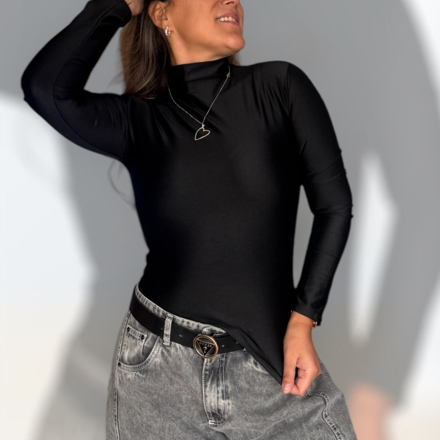 Polera Lu negra hombros lisos