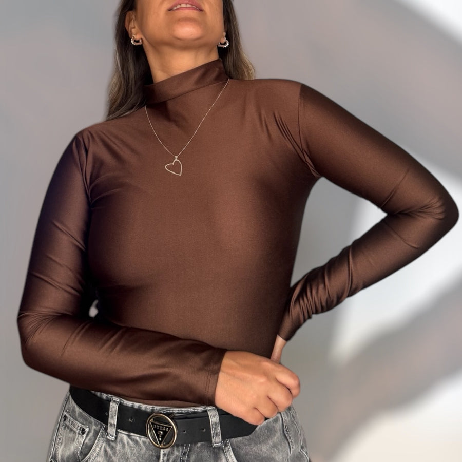 Polera Lu chocolate hombros lisos