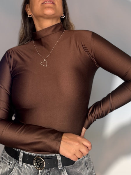 Polera Lu chocolate hombros lisos