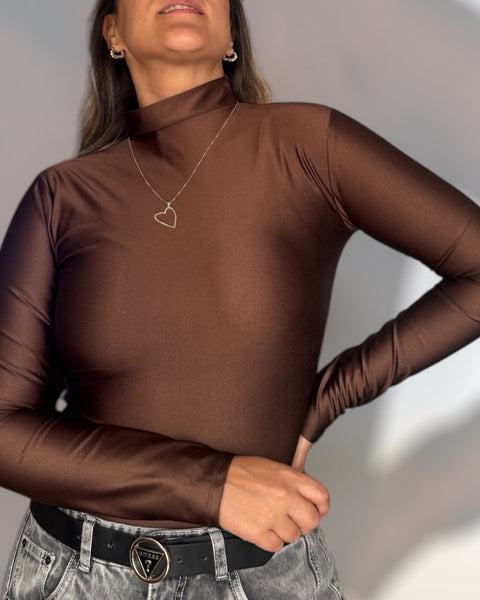 Polera Lu chocolate hombros lisos
