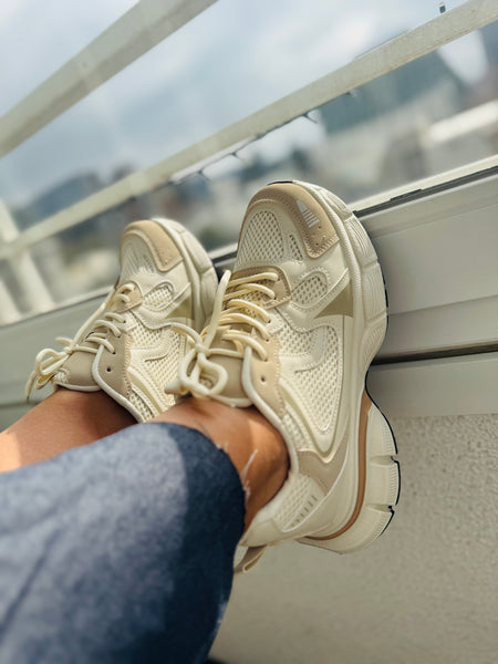 Zapatillas beige estilo New balance