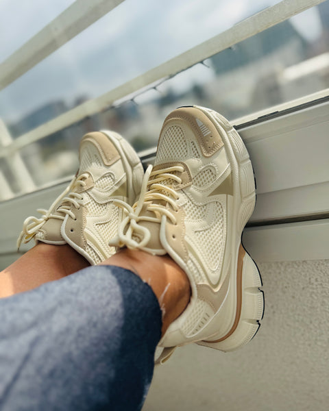 Zapatillas beige estilo New balance
