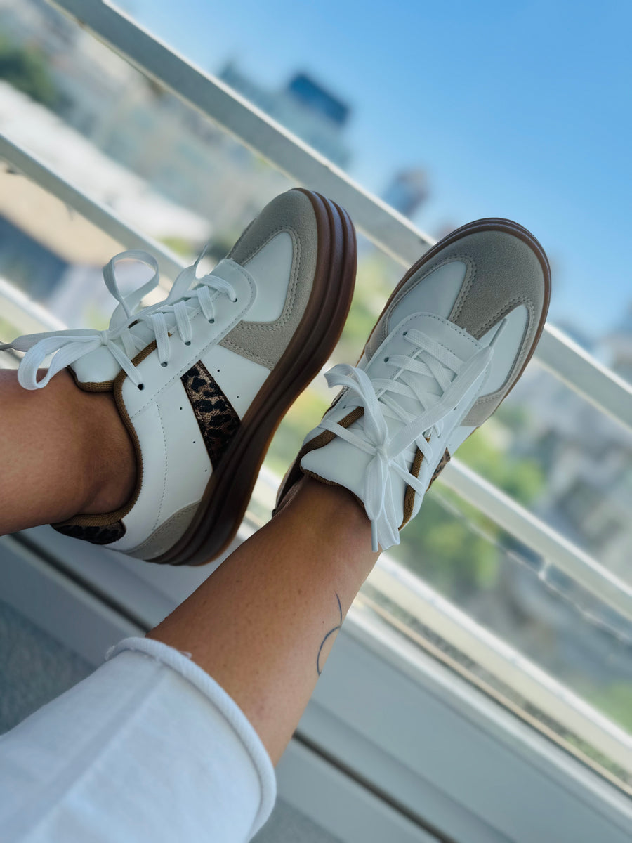 Zapatillas blancas leopardo