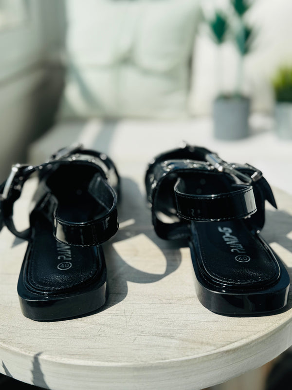 Zapato Abigail negro charol