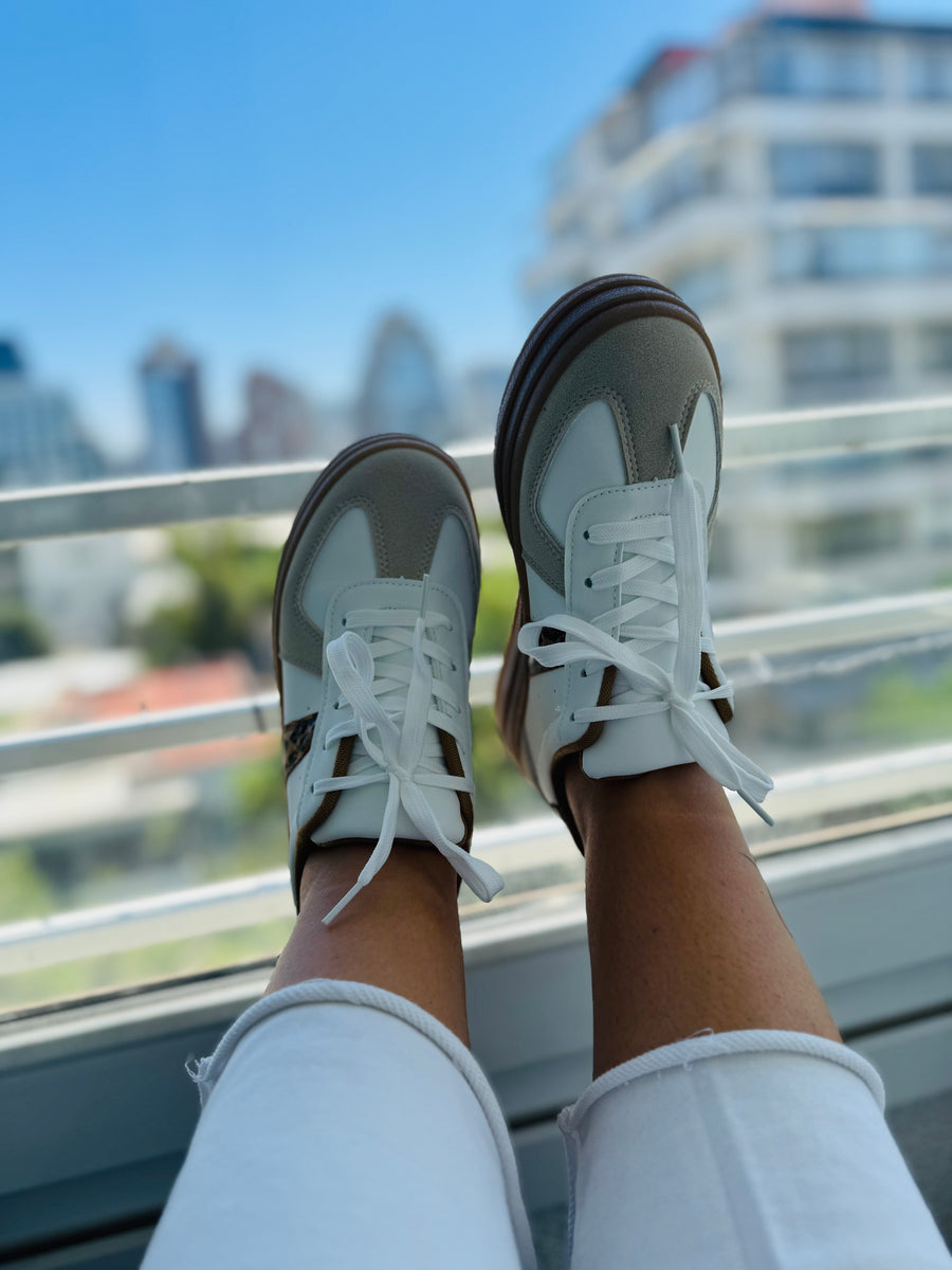 Zapatillas blancas leopardo