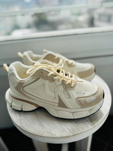 Zapatillas beige estilo New balance