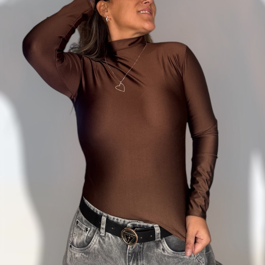 Polera Lu chocolate hombros lisos