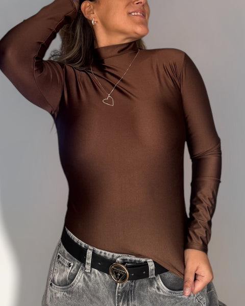Polera Lu chocolate hombros lisos