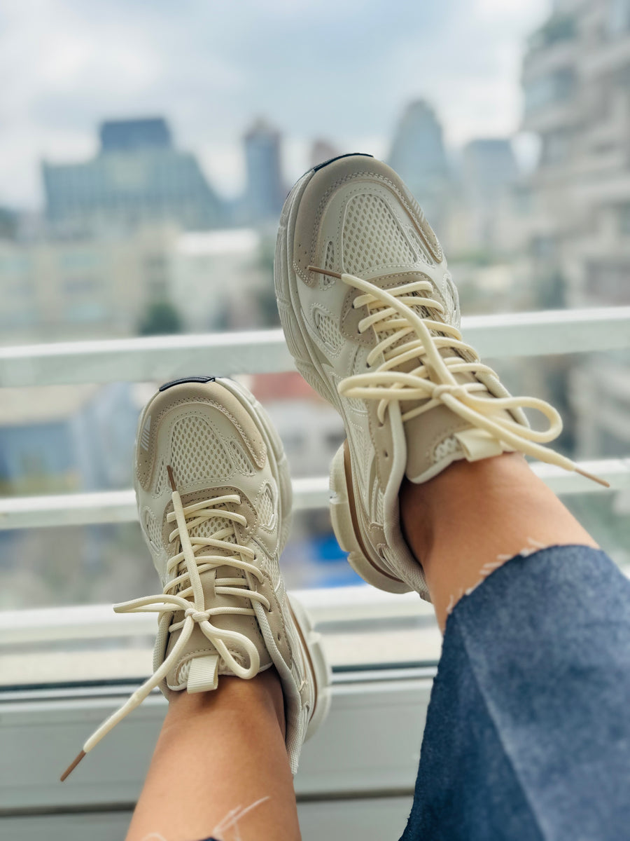 Zapatillas beige estilo New balance