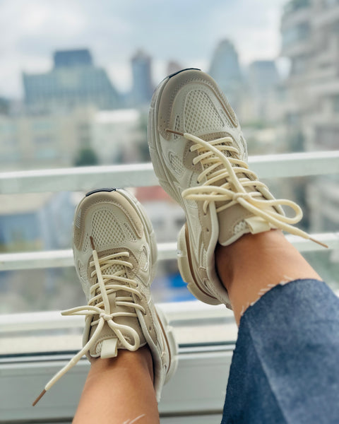 Zapatillas beige estilo New balance