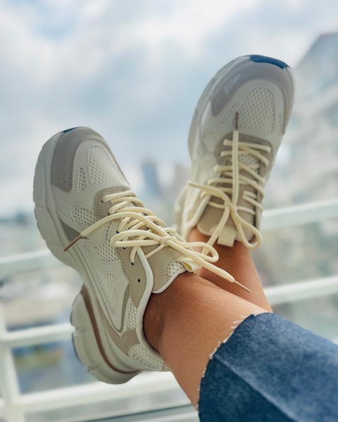 Zapatillas beige estilo New balance