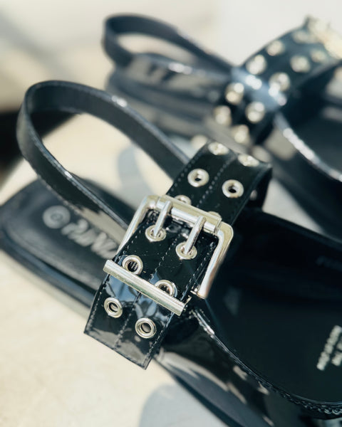 Zapato Abigail negro charol