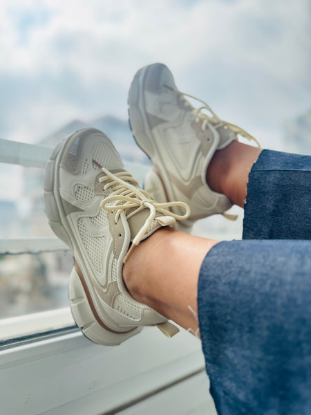 Zapatillas beige estilo New balance