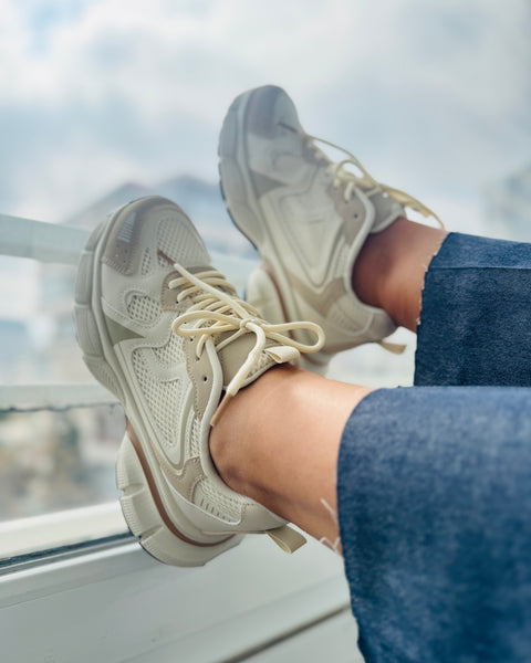Zapatillas beige estilo New balance